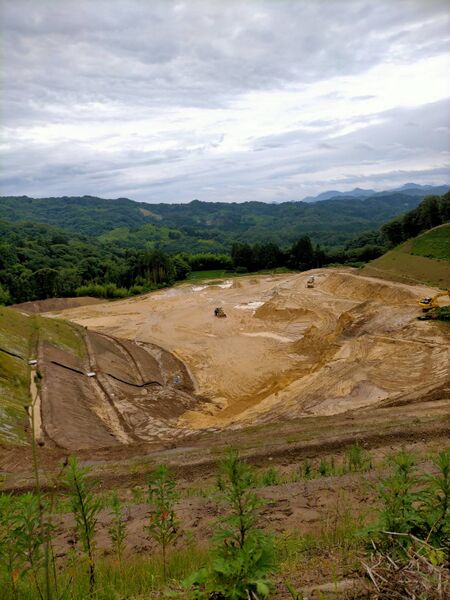 ファイル:2506珪砂採掘場2024年.jpg