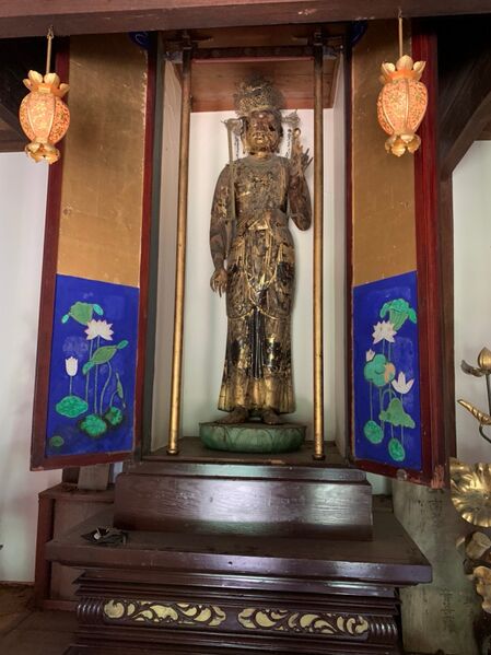 ファイル:0608観音堂におられる聖観音様.jpg