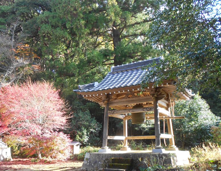 ファイル:1407釣鐘堂（鐘をついて仏様に参拝を知らせます）.JPG